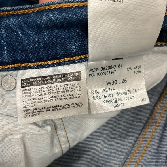 Levi women’s 501 cropped frayed jeans size 30 - Picture 4 of 5